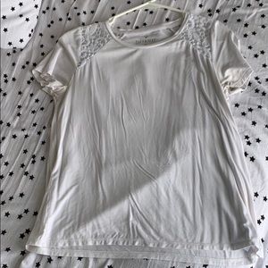white lace sleeved tee
